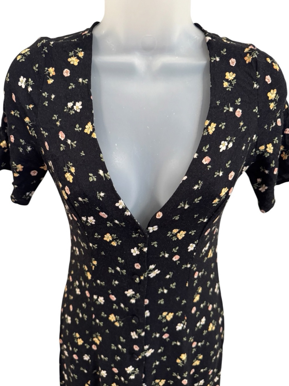 Reformation | Locklin Black
Floral Button Down Midi Dress
-Boho Chic Western - Picture 3 of 10